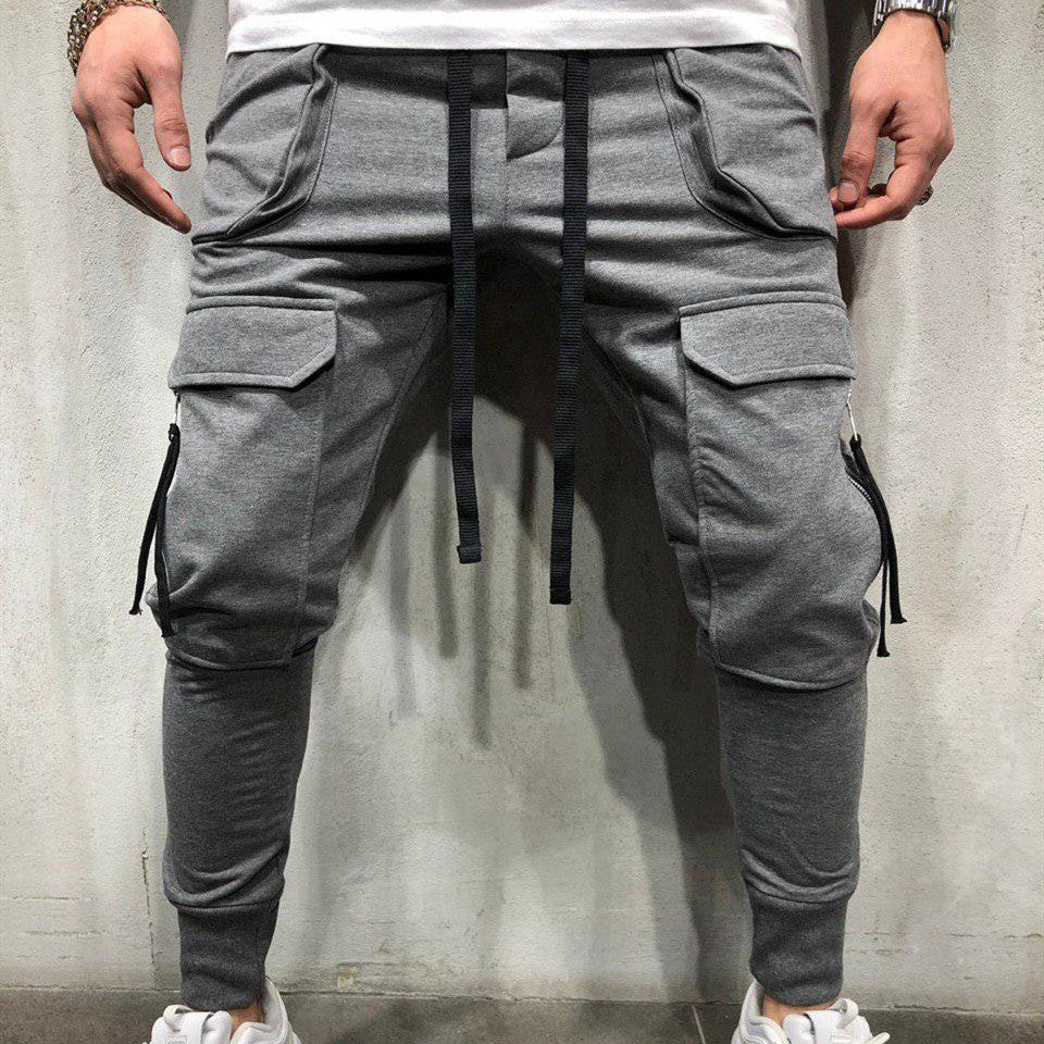 بنطال رياضي بقصّة Slim-fit مع جيوب بسحّاب