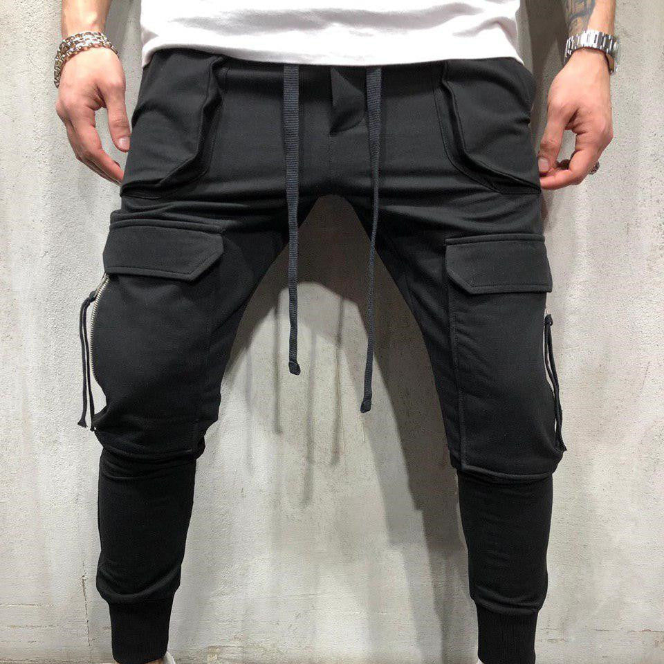 بنطال رياضي بقصّة Slim-fit مع جيوب بسحّاب