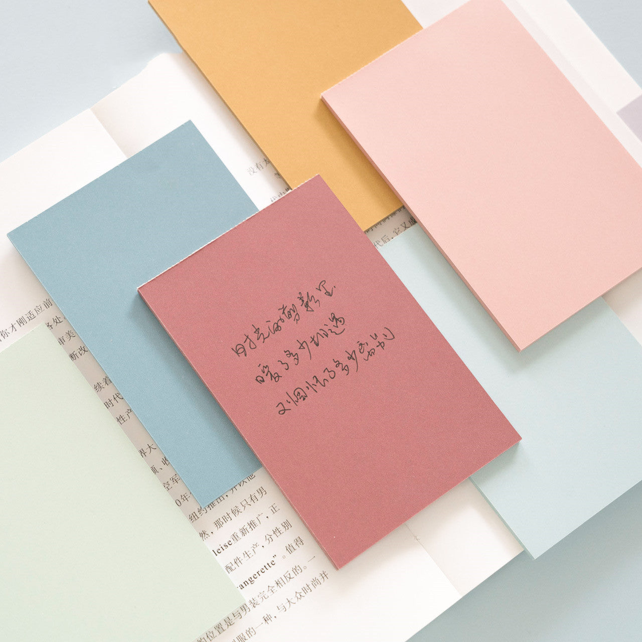 ملاحظات ملونة من Post-it Notes، ورق ملاحظات إبداعي، ملصقات ذاتية اللصق، شريط علامات، شبكة حمراء كبيرة