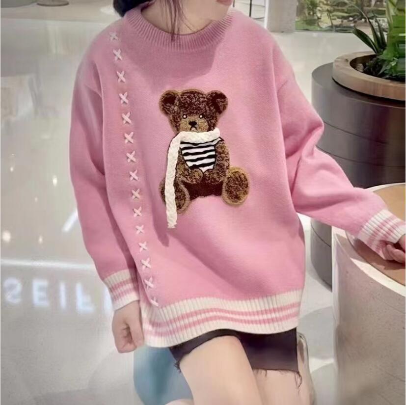 أزياء نسائية محبوكة بأسلوب فضفاض وكسول