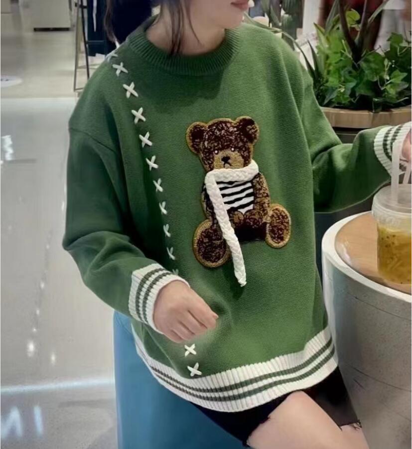 أزياء نسائية محبوكة بأسلوب فضفاض وكسول