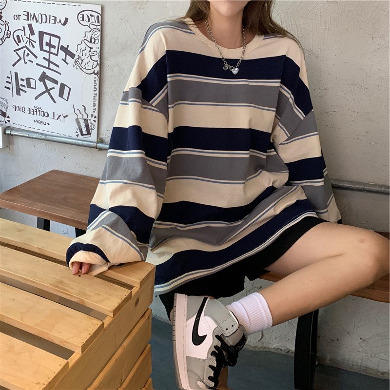 Loose striped sweatshirt