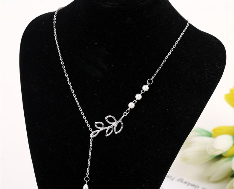 Leaf pearl drop clavicle chain