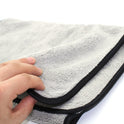 Water-absorbent cleaning cloth