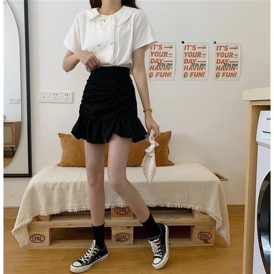 High-Waisted A-Line Short Skirt With Pleated Hips And Ruffled White Skirt