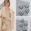 Black And White Checkerboard Anti-exposure Brooch