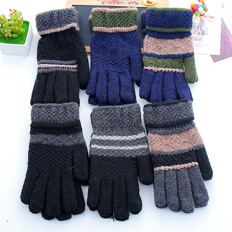 Warm knitted gloves