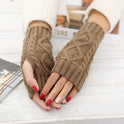 Cute fingerless diamond check gloves