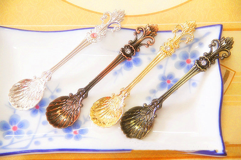 Creative Retro Pattern Alloy Stirring Dessert Spoon