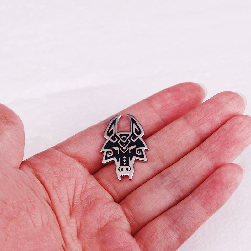 Nordic Retro Wolf Head Badge Brooch