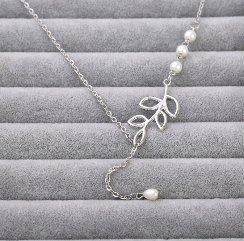 Leaf pearl drop clavicle chain