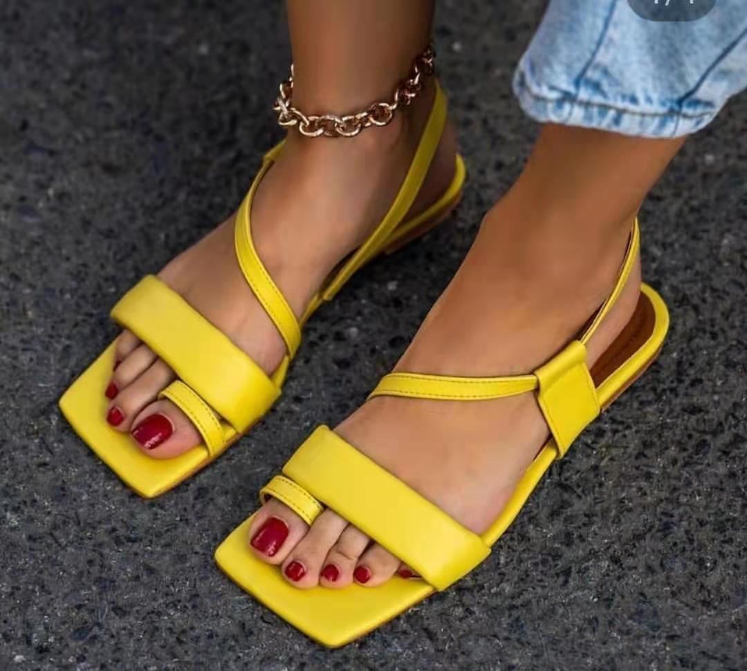 Sexy Flat Shoes With Chain Buckle