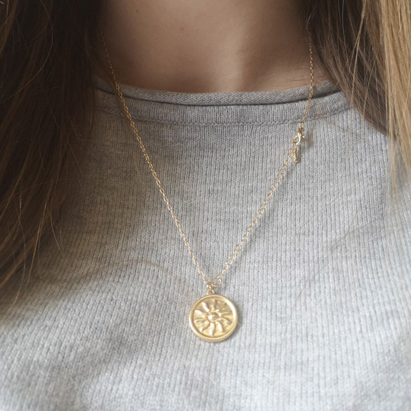 Fashion gold-plated clavicle sweater necklace