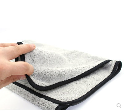 Water-absorbent cleaning cloth