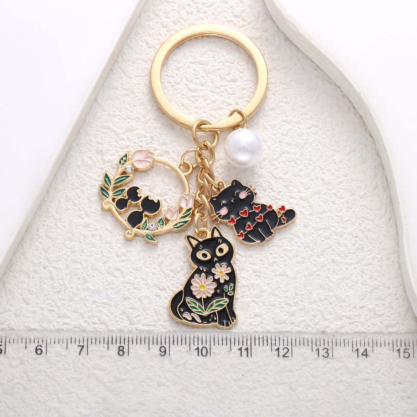 Simple Black Cat Wreath Pearl Keychain Cute Small Pendant