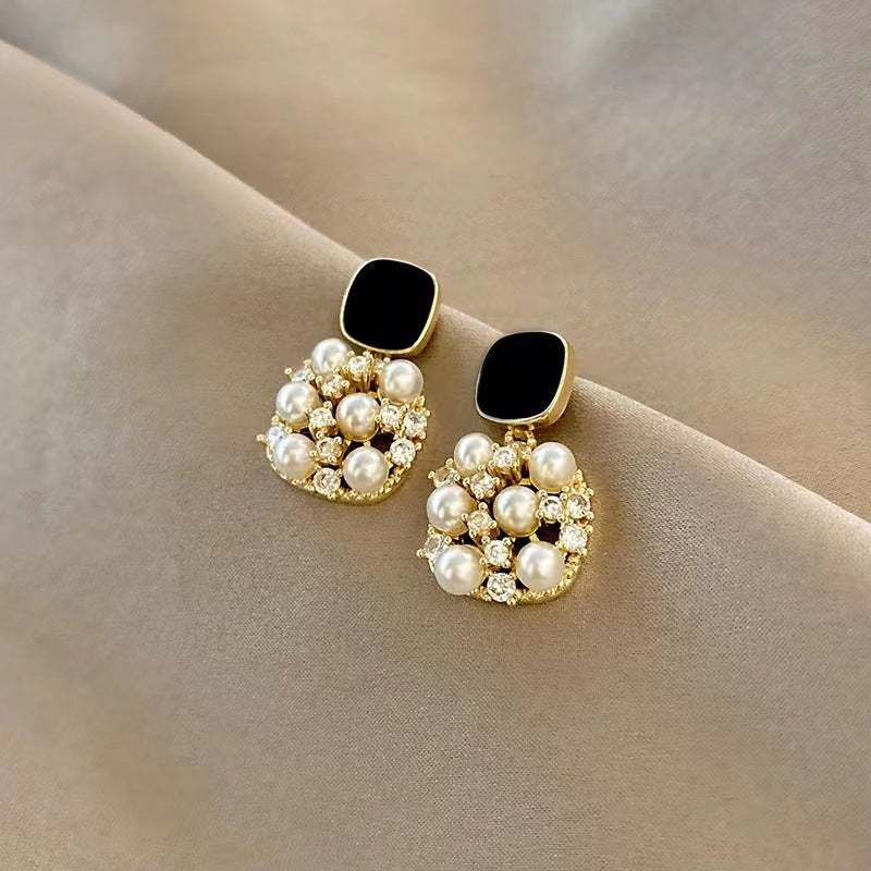 Women's Fashion Personality Vintage Pearl Earrings