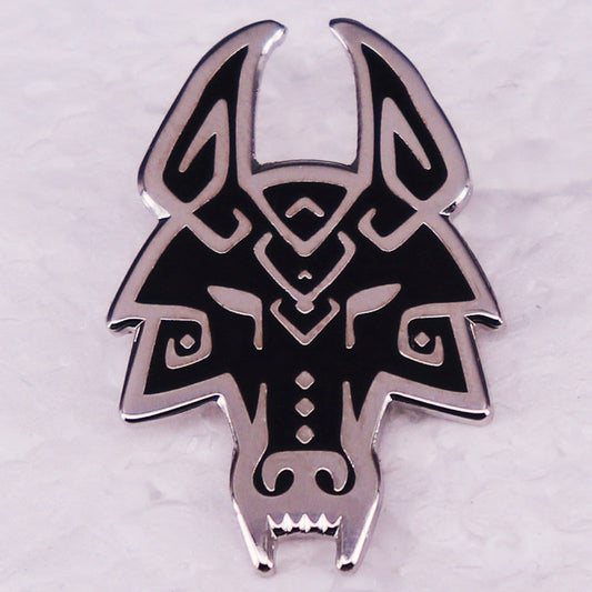 Nordic Retro Wolf Head Badge Brooch