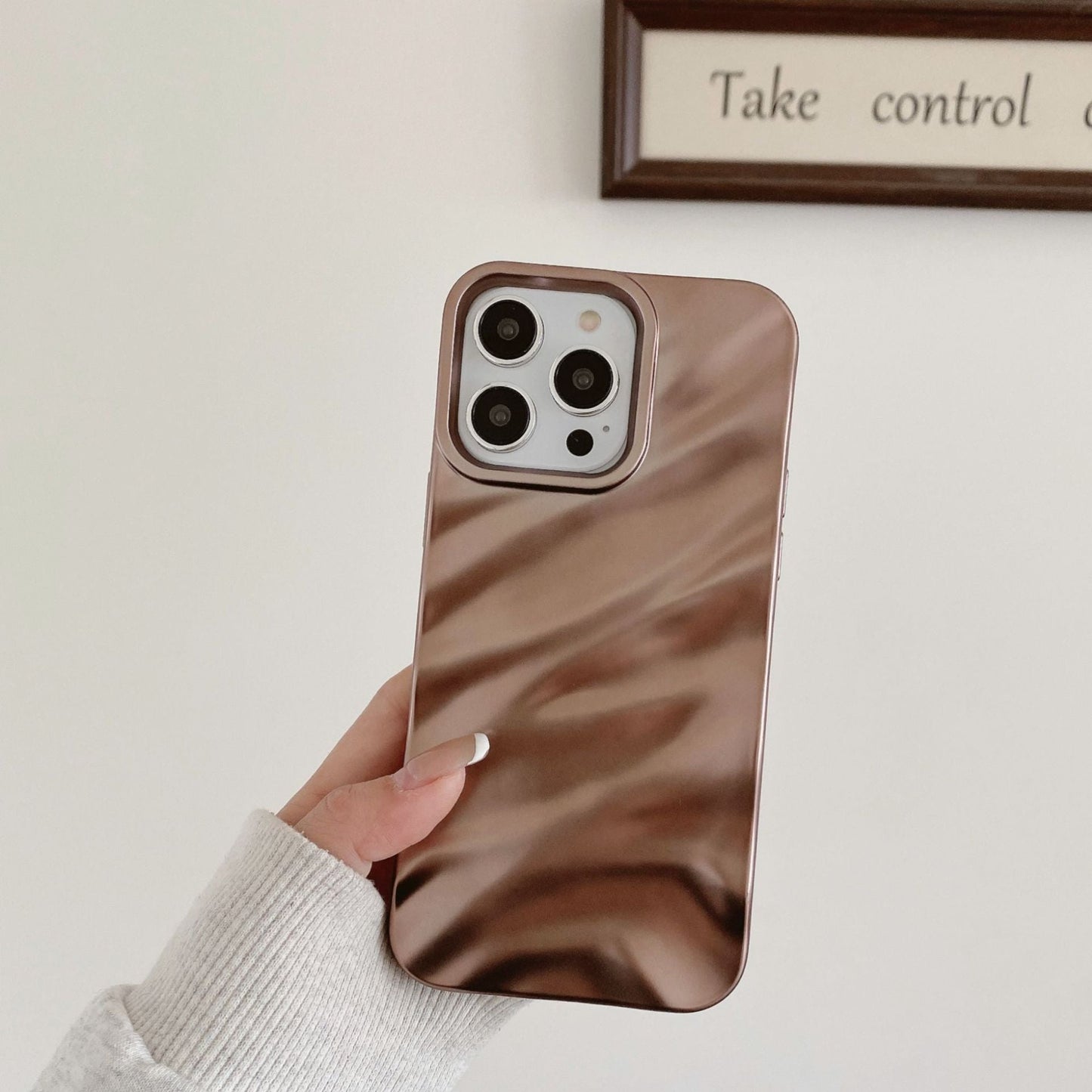 Fashion Three-dimensional Pleated Pattern Phone Case