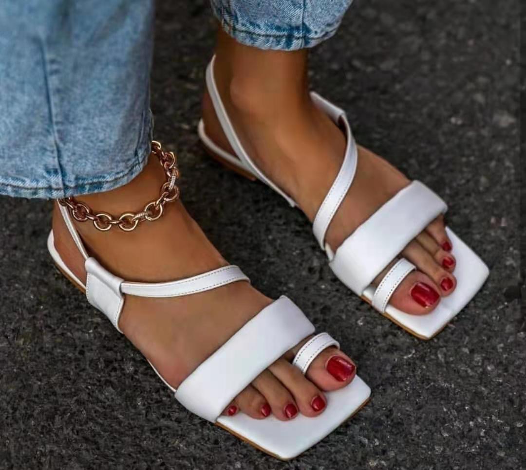 Sexy Flat Shoes With Chain Buckle